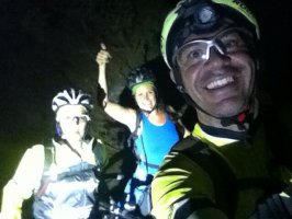 Ruta nocturna en bicicleta de montaña