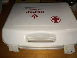 Reciclaje de maleta para guardar aparatos electrónicos