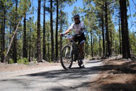 José Luis  el ciclista más veterano en terminar la prueba.