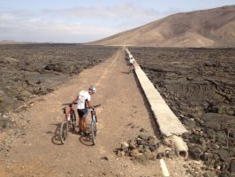 PEDALES DE LAVA EN LANZAROTE POR PLATO CHICO